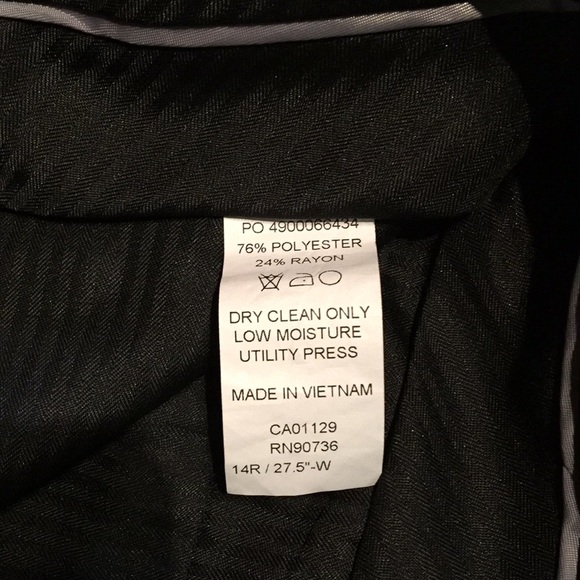 Andrew Marc New York boys suit. - Picture 8 of 8